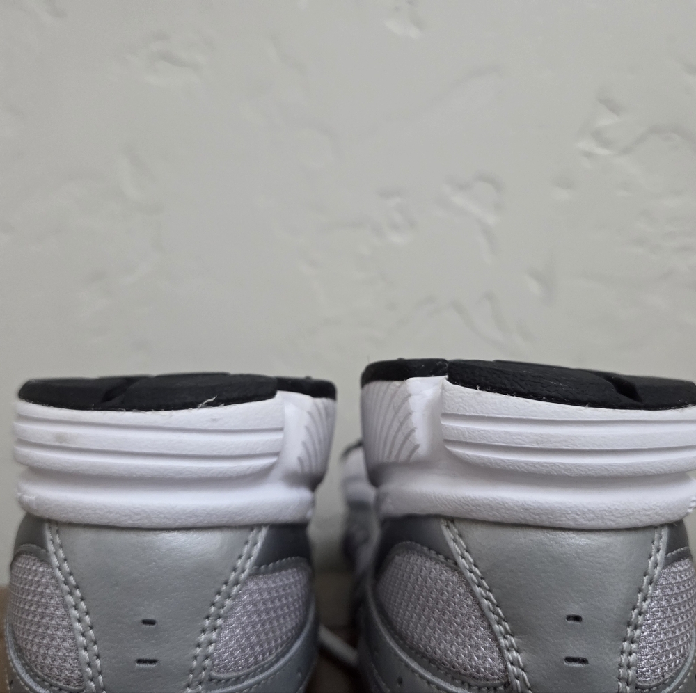 Nike Women's Dart 8 Athletic Shoes in Gray and Purple - Picture 9 of 11